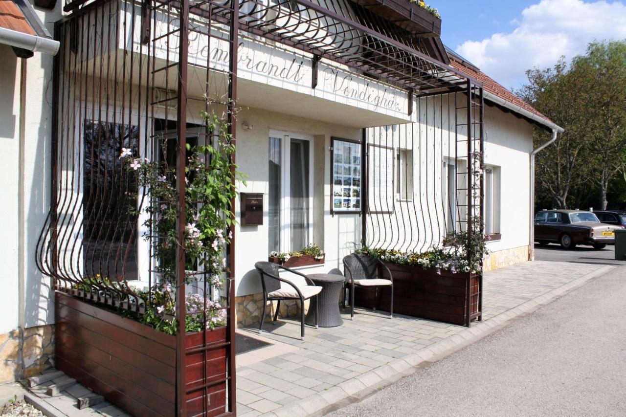 Rembrandt Vendeghaz Hotel Kisber Exterior photo