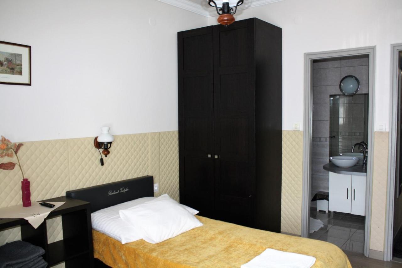Rembrandt Vendeghaz Hotel Kisber Exterior photo